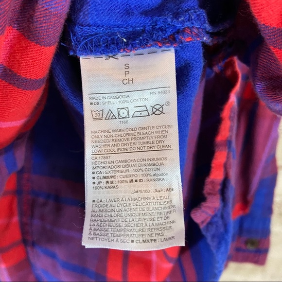 Old navy plaid “the boyfriend shirt” size small - Picture 8 of 15
